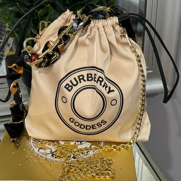 Burberry - Picture 2 of 8